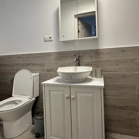 Traveler's Nest Апартаменты *